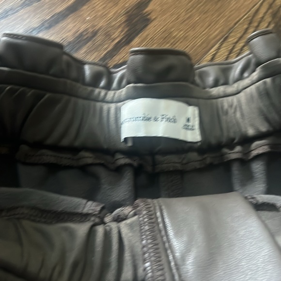 Brown faux leather shorts - Picture 3 of 6